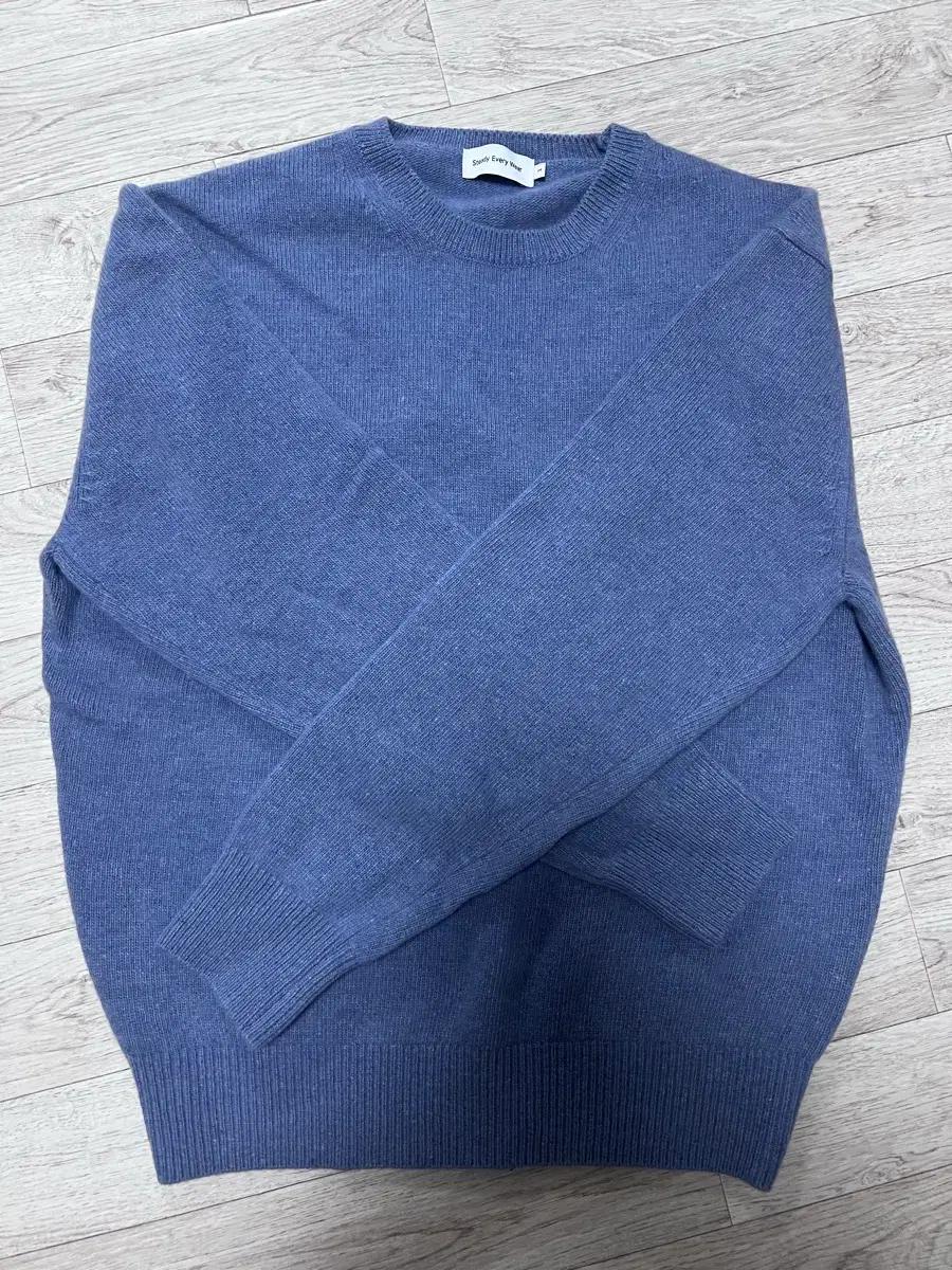 (1) 스테디에브리웨어 코지 울 캐시미어 라운드넥 니트 블루 그레이