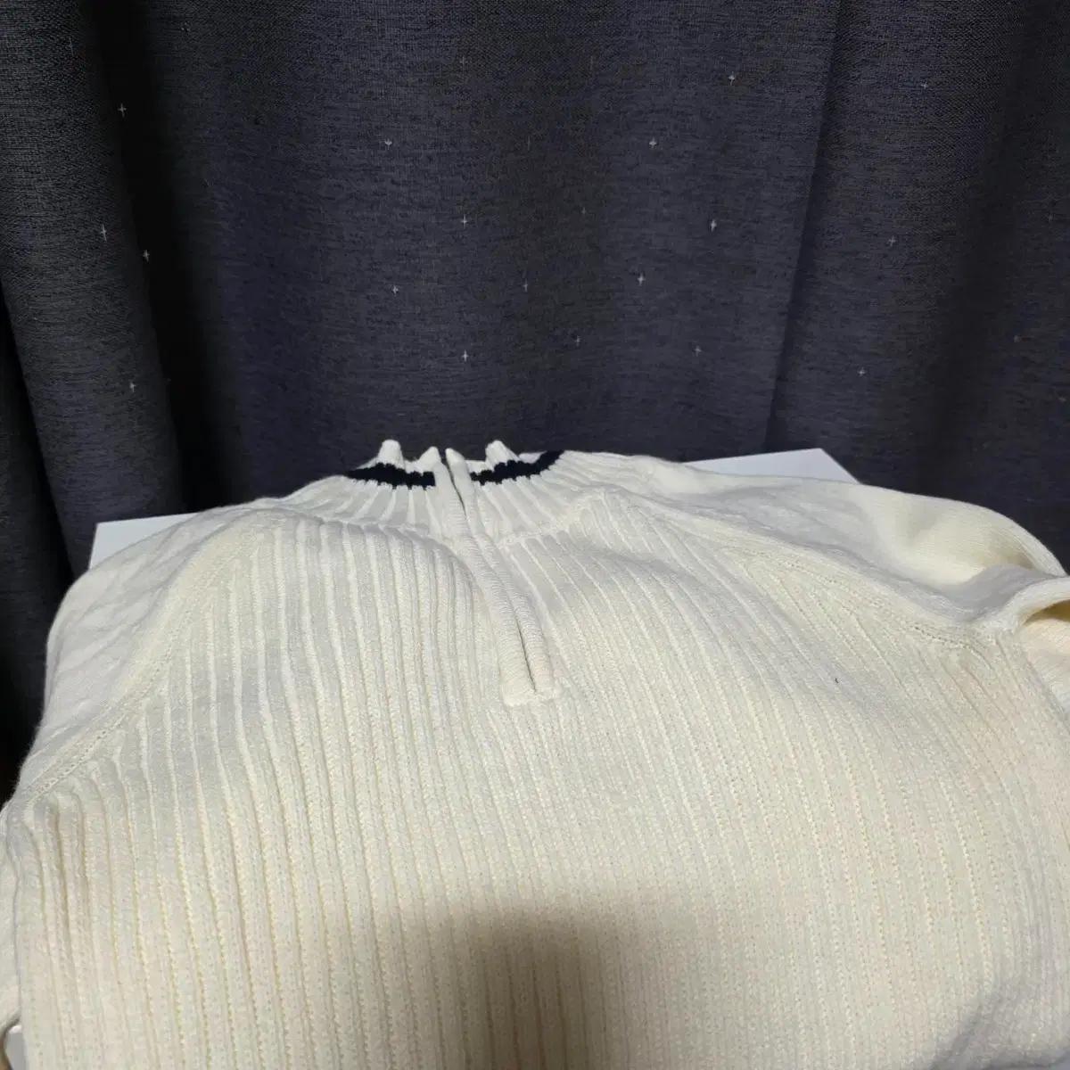 여성 니트 티셔츠 스웨터 가을 겨울 옷 바지 신발 자크 바람막이 점퍼 팬