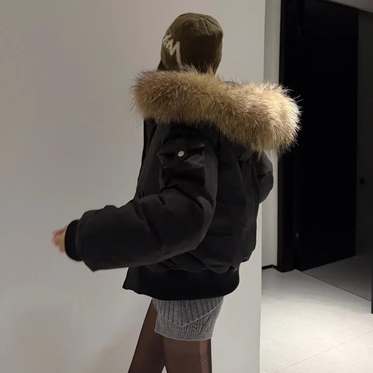 WARDEN EDGE 워든엣지 블랙 리얼 라쿤 퍼 후드 다운 자켓