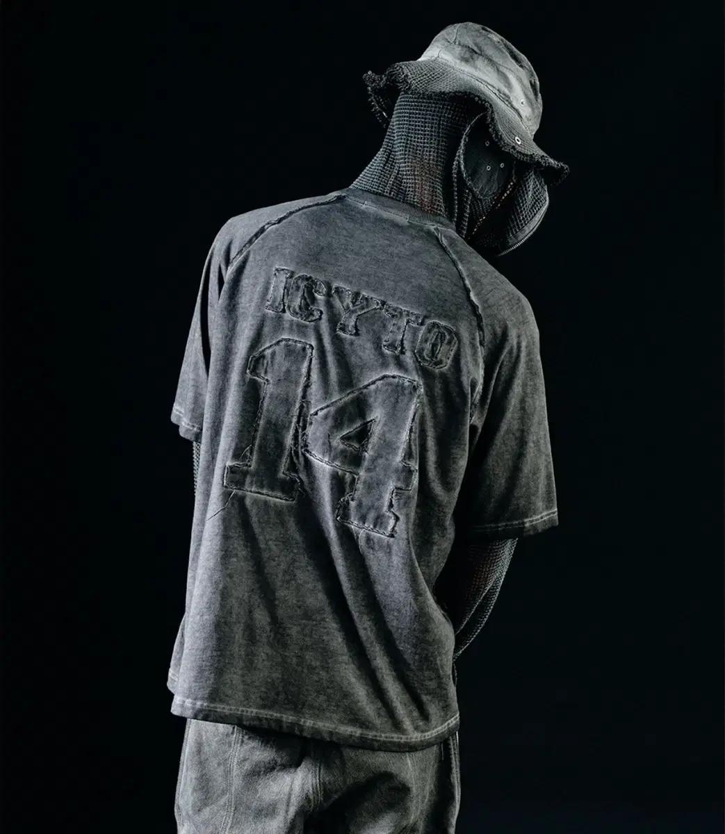 icyto 아이시토 로우 엣지컷 반팔티셔츠 차콜 색상