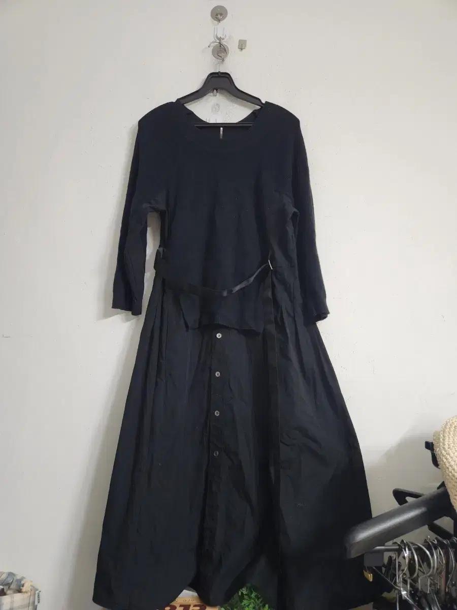 블랙 니트 상의 플레어 롱 원피스