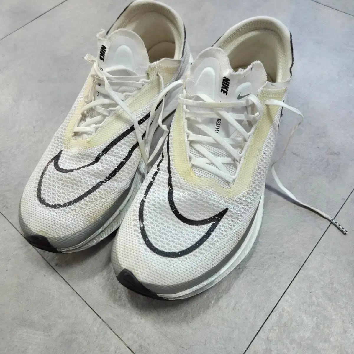 나이키 줌X 스트릭플라이 러닝화 265