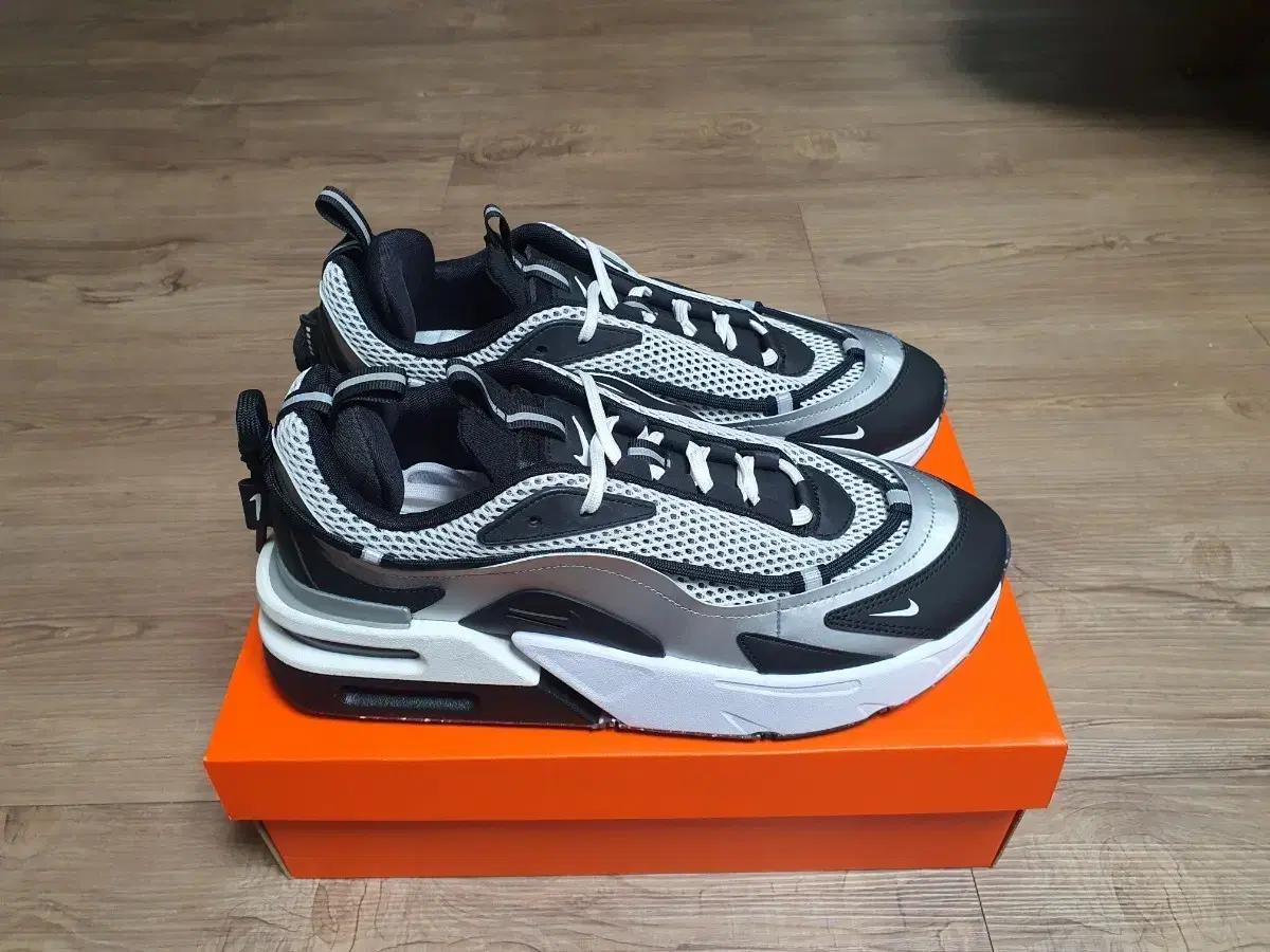 (새제품)나이키 퓨리오사 NRG 285