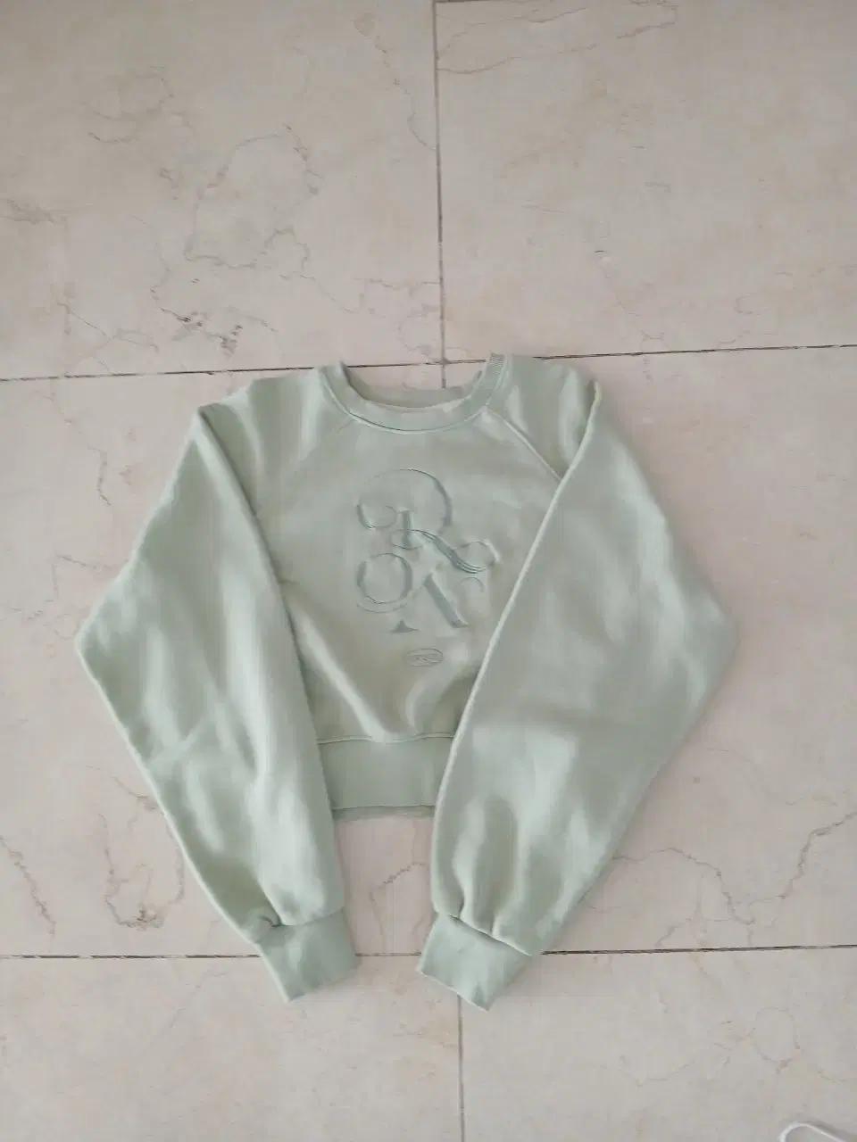 RONRON 론론 크롭 티 Free