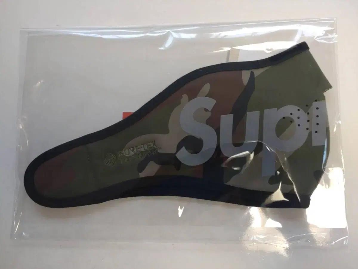 슈프림 FACEMASK WINDSTOPPER. 미사용 새제품 팝니다.