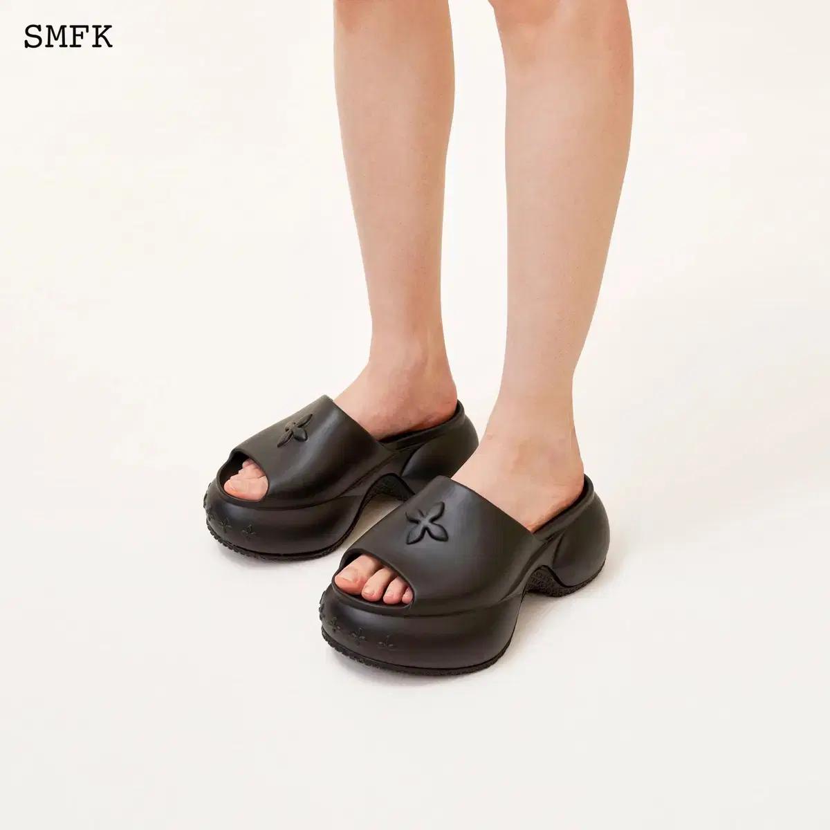[39] SMFK compass wave 플랫폼 범퍼 샌들 블랙