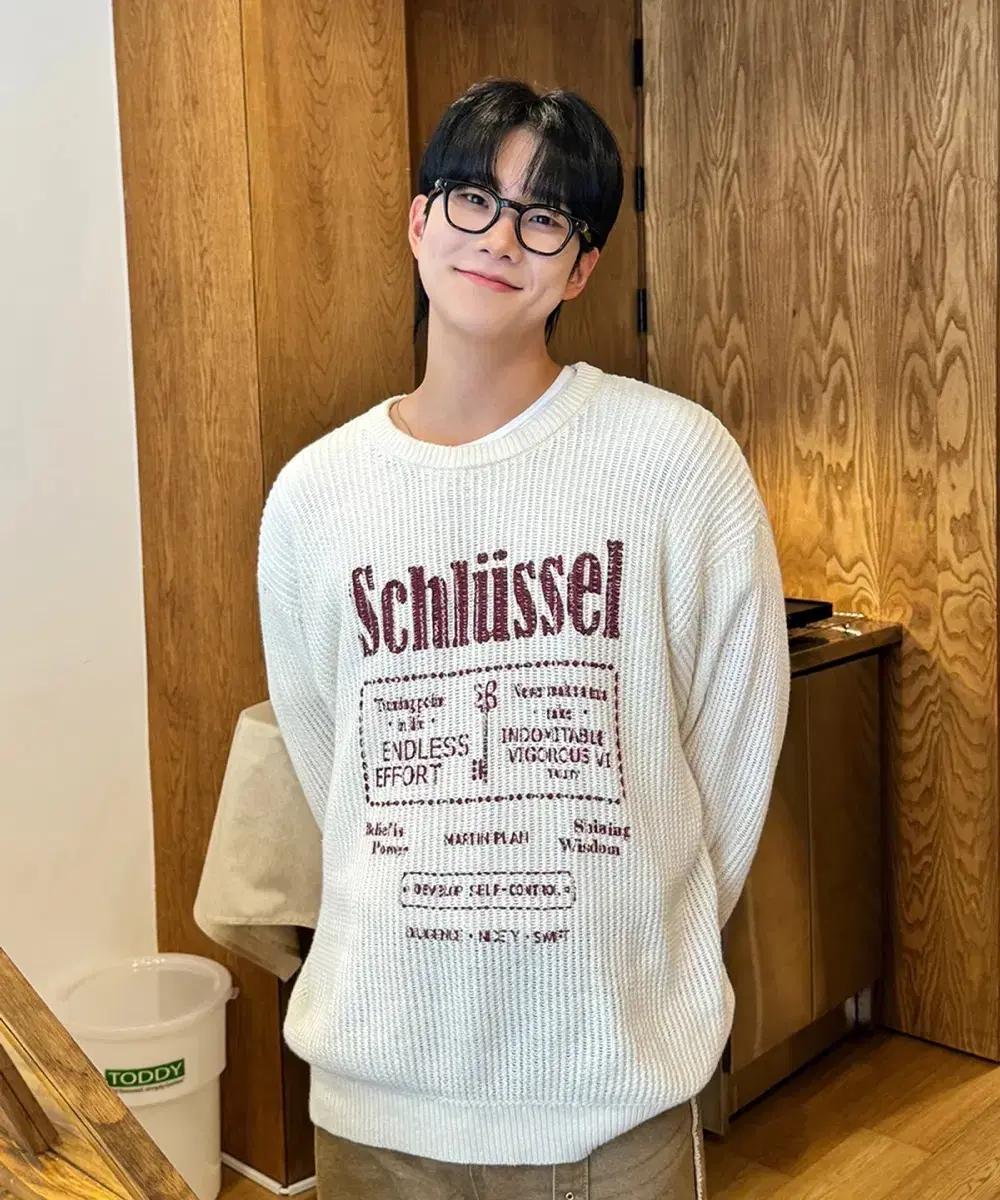 마틴플랜 그래픽 프린팅 나염 니트 새제품 싸게 팔아요