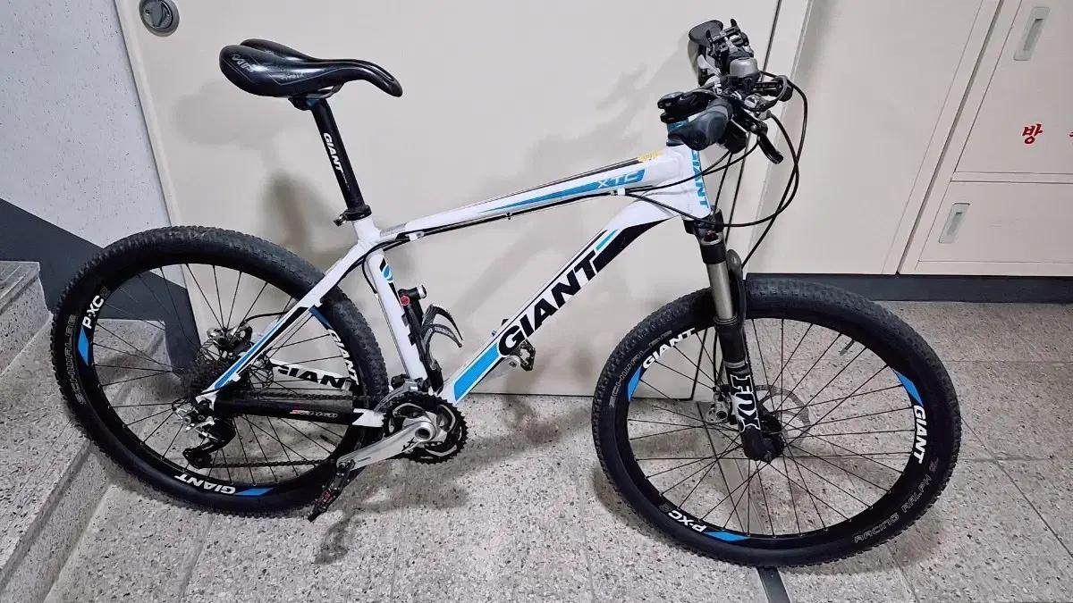 자이언트 산악 MTB 자전거(헬멧2,펌프1,자전거져지상,하의1벌 무료)