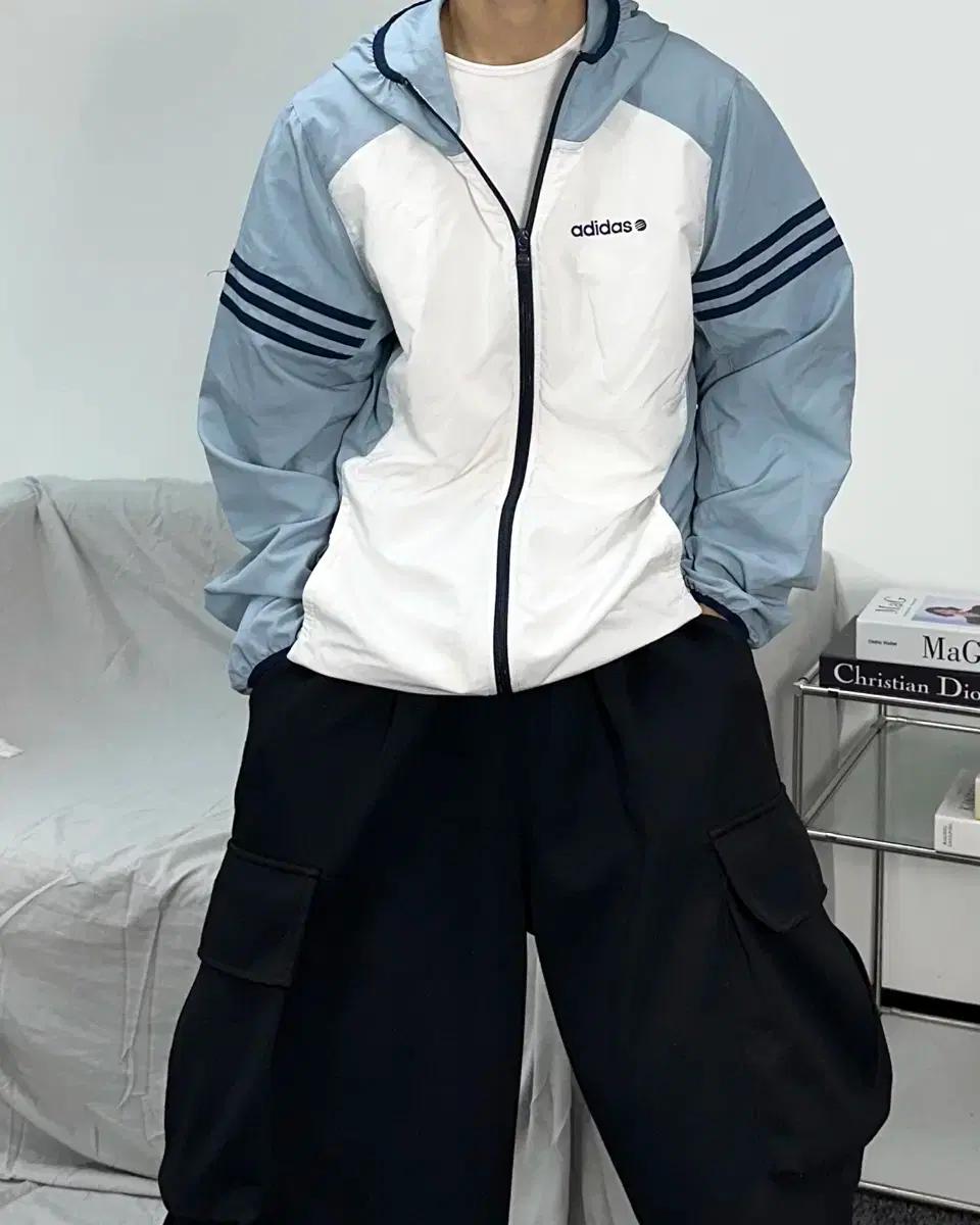 아디다스 일본판 스카이블루 배색 바람막이