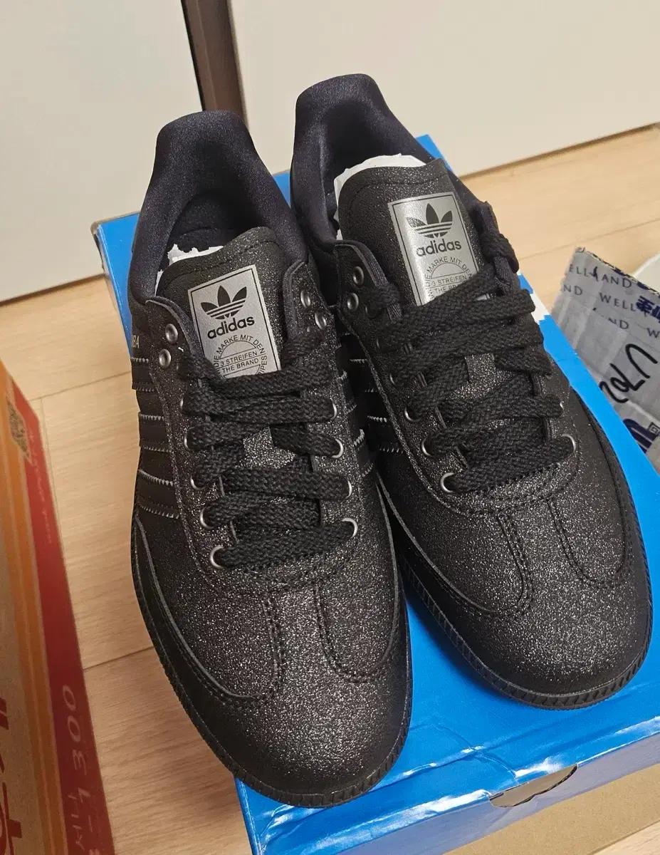 아디다스 여성 삼바 샤인 글리터 스니커즈 블랙 KI6265 사이즈 245