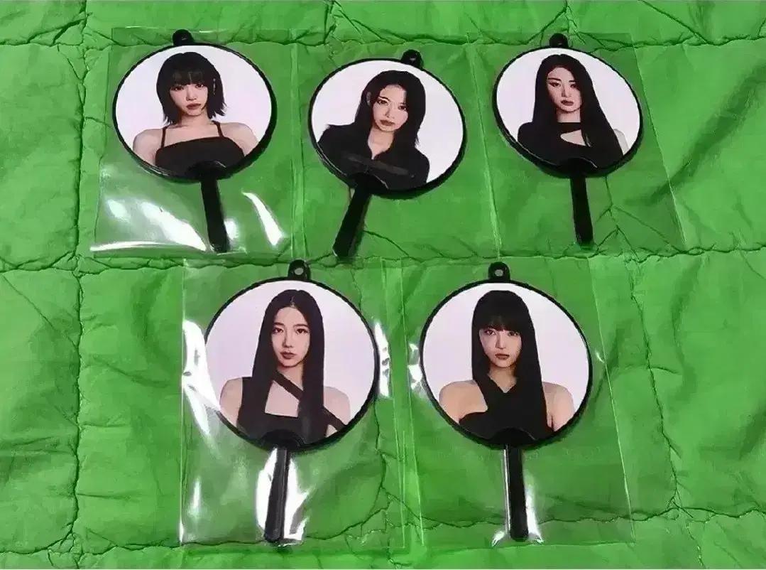 르세라핌 럭키드로우 미니 이미지 피켓 키링 풀 세트