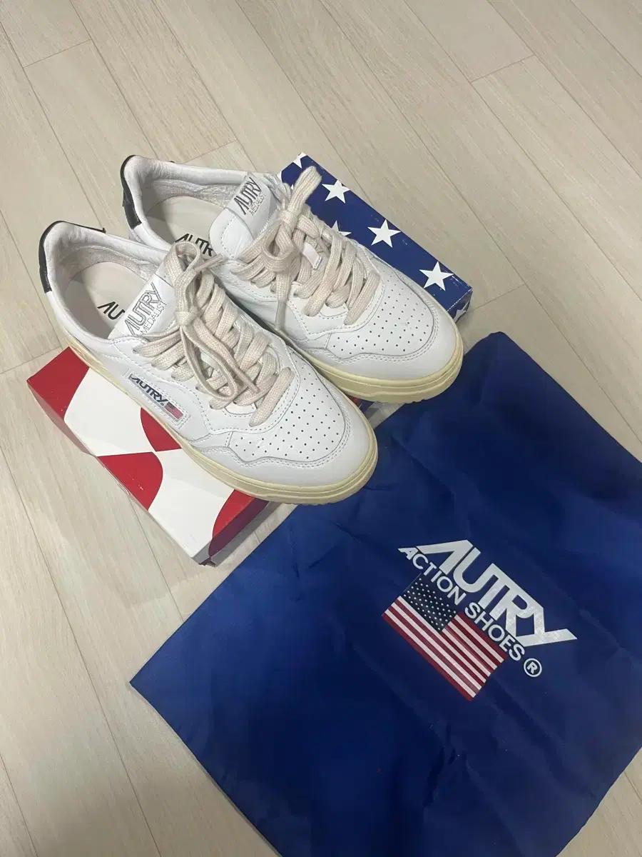 오트리 메달리스트 로우 레더 스니커즈 37 (240)