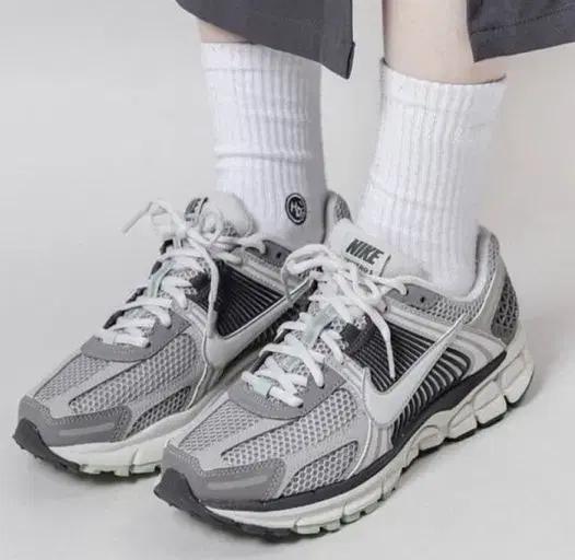 나이키 줌보메로5 코블스톤 250