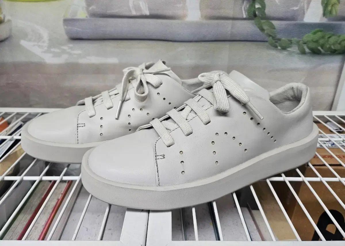 캠퍼 여성스니커즈 250 프리미엄 레더 로우탑 경량스니커즈 HD18