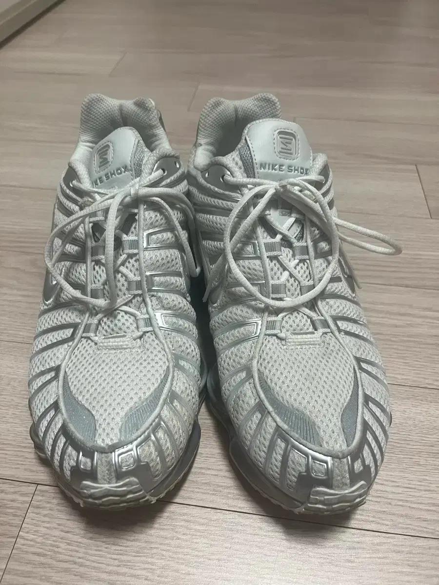 나이키 샥스 TL 메탈릭 실버 나이키 샥스 275