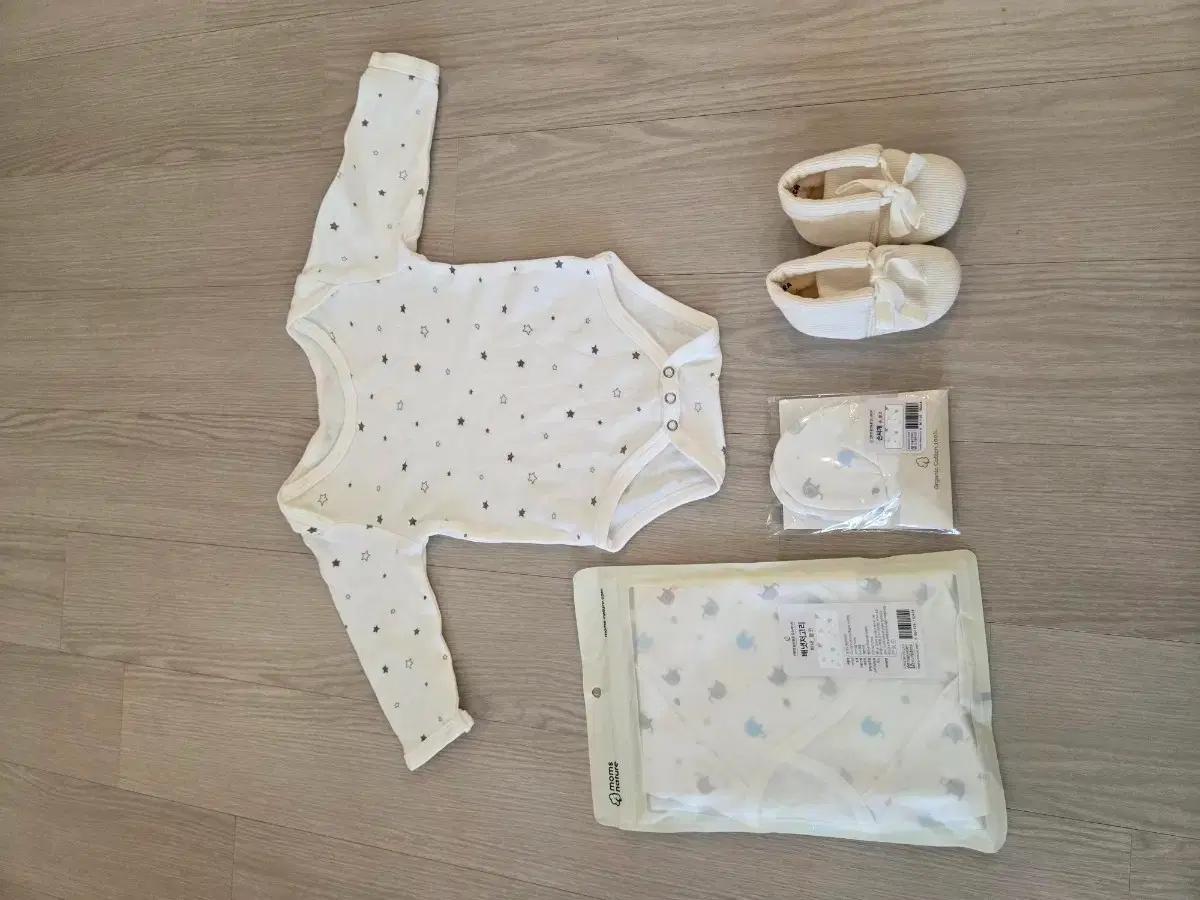 신생아 옷 세트 (바디슈트, 베냇저고리, 덧신, 손싸개)