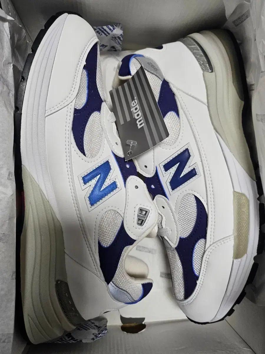 새상품 뉴발란스 992 화이트/네이비 운동화 280