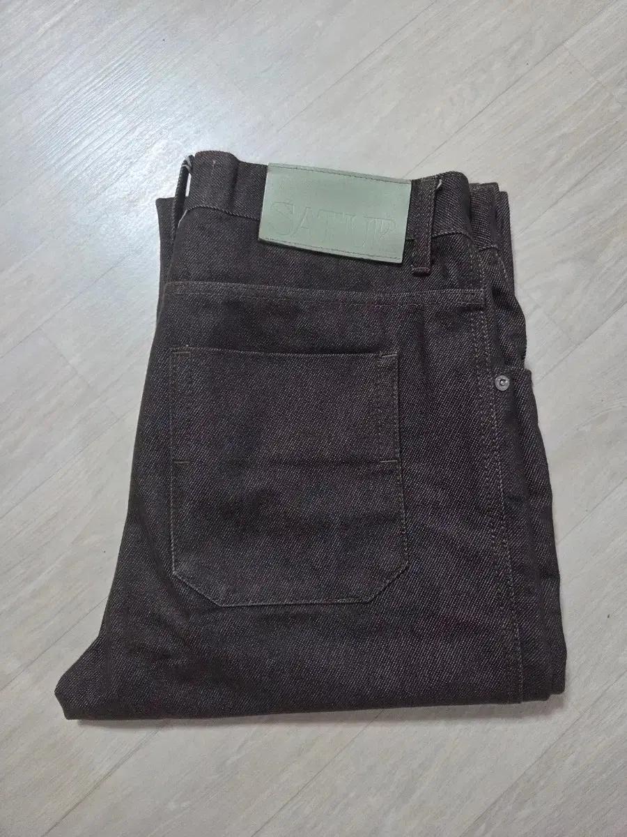 (M)세터 카이엔 원턱 테일러드 벨티드 데님 브라운