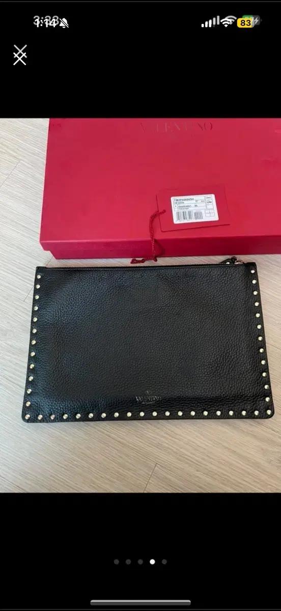 발렌티노 락스터드 클러치