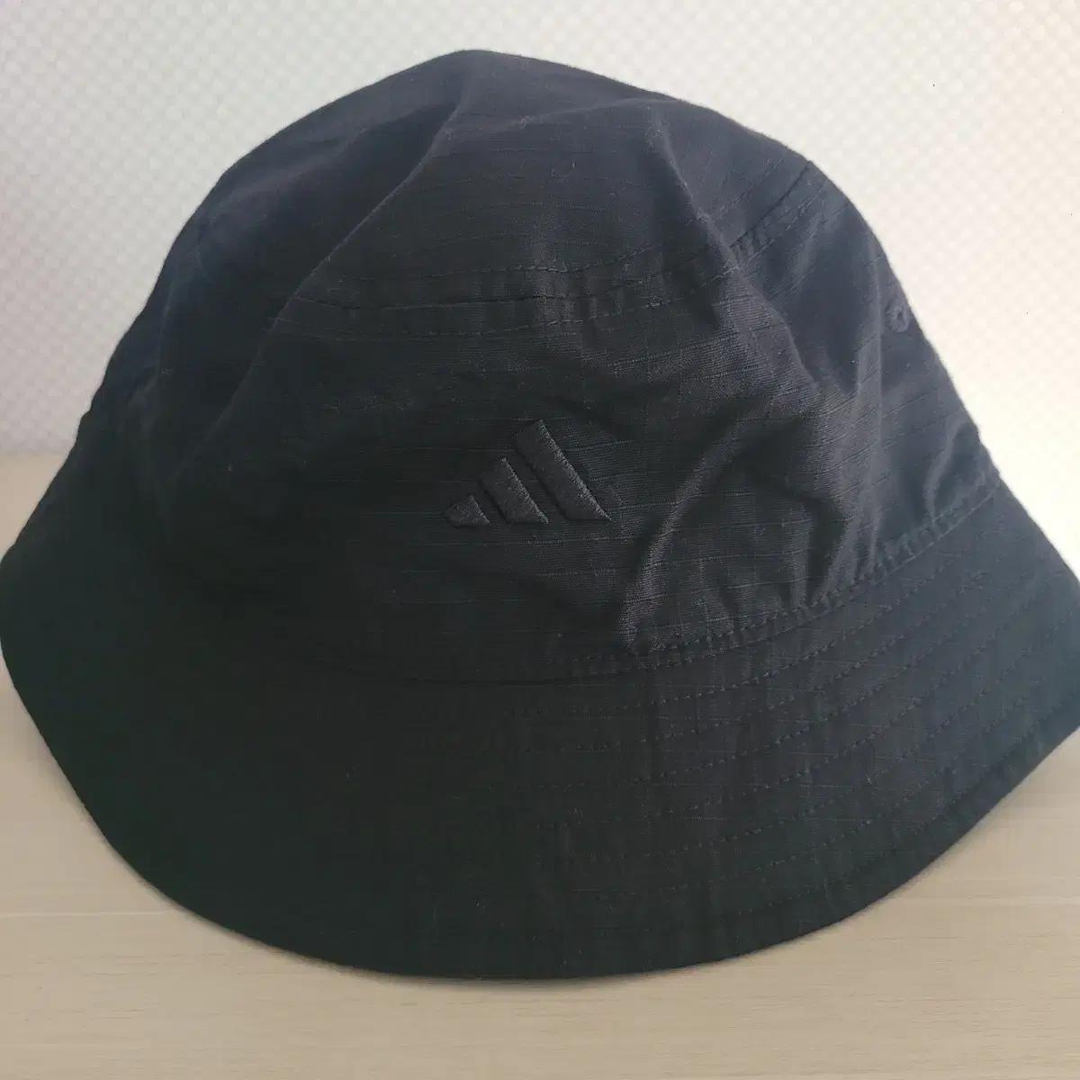 아디다스 버킷햇