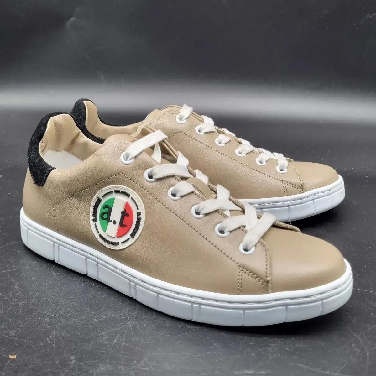 아테스토니 울트라라이트 여성스니커즈240