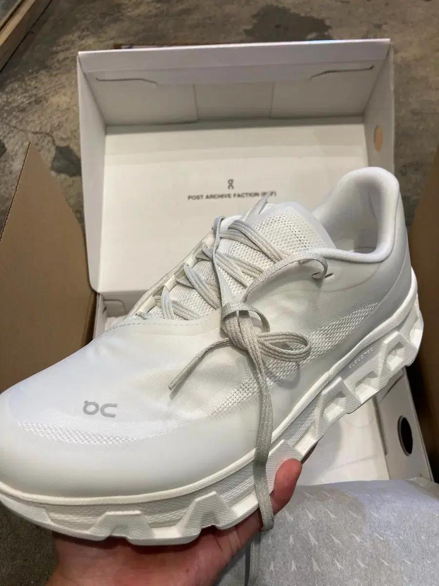 On Running 클라우드몬스터 흰색 새상품