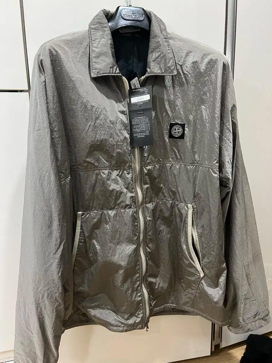 스톤아일랜드 메탈나일론점퍼 xl