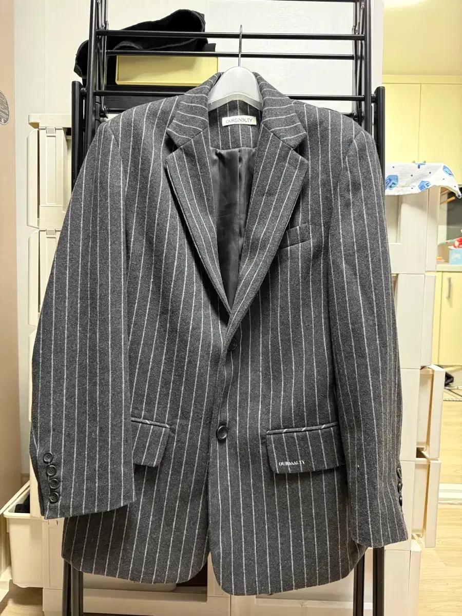 OUR SAALTY 아우어솔티 스트라이프 울 자켓