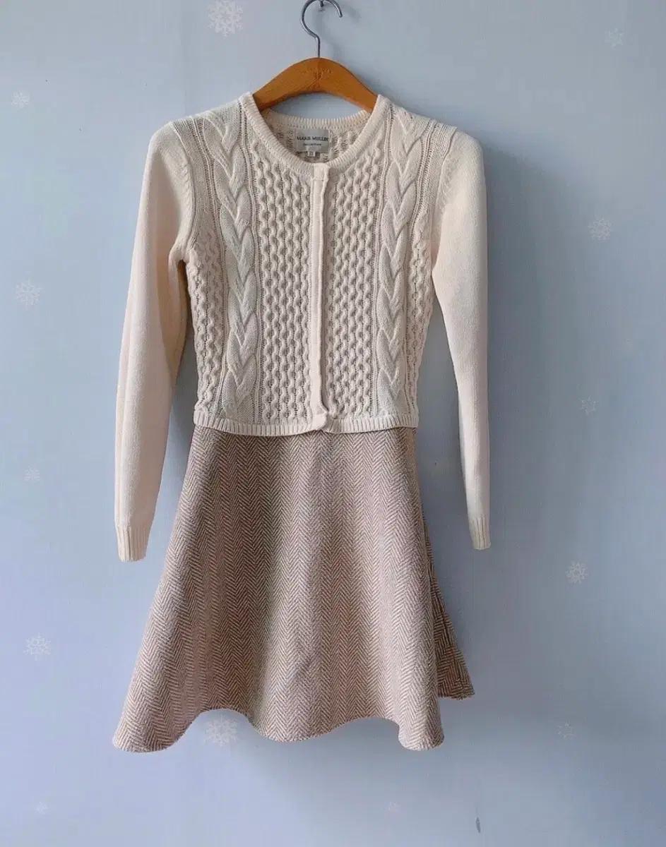 겨울 화이트 니트 원피스 판매합니다