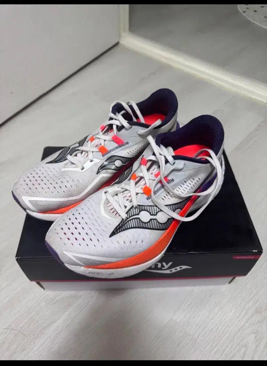 Saucony써코니 엔돌핀 스피드4 265사이즈 판매