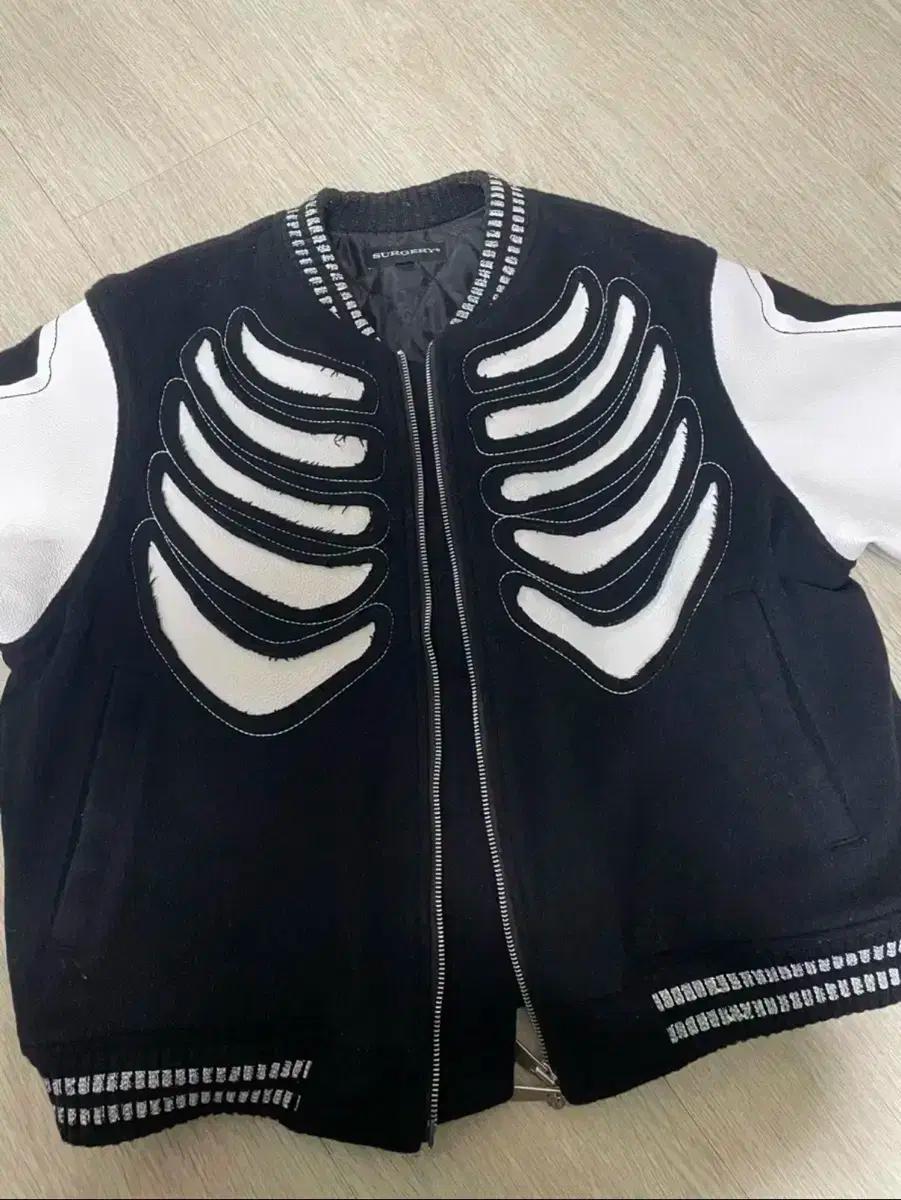 [S]Surgery 바시티 자켓 초판본