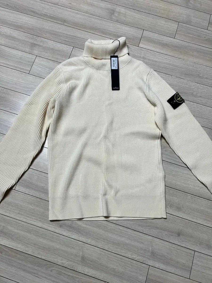 스톤아일랜드 터틀넥 니트 M 새상품