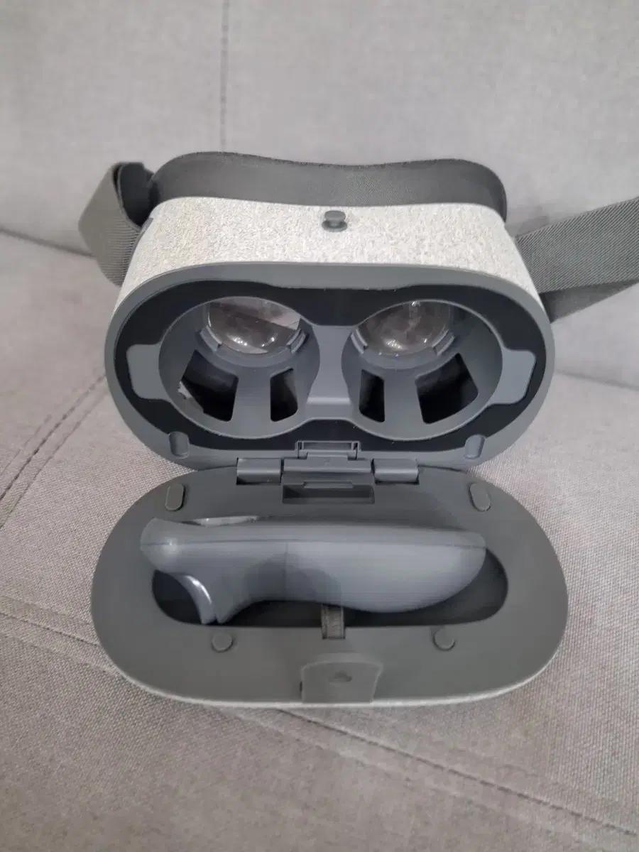 pico VR 헤드셋 + 컨트롤러