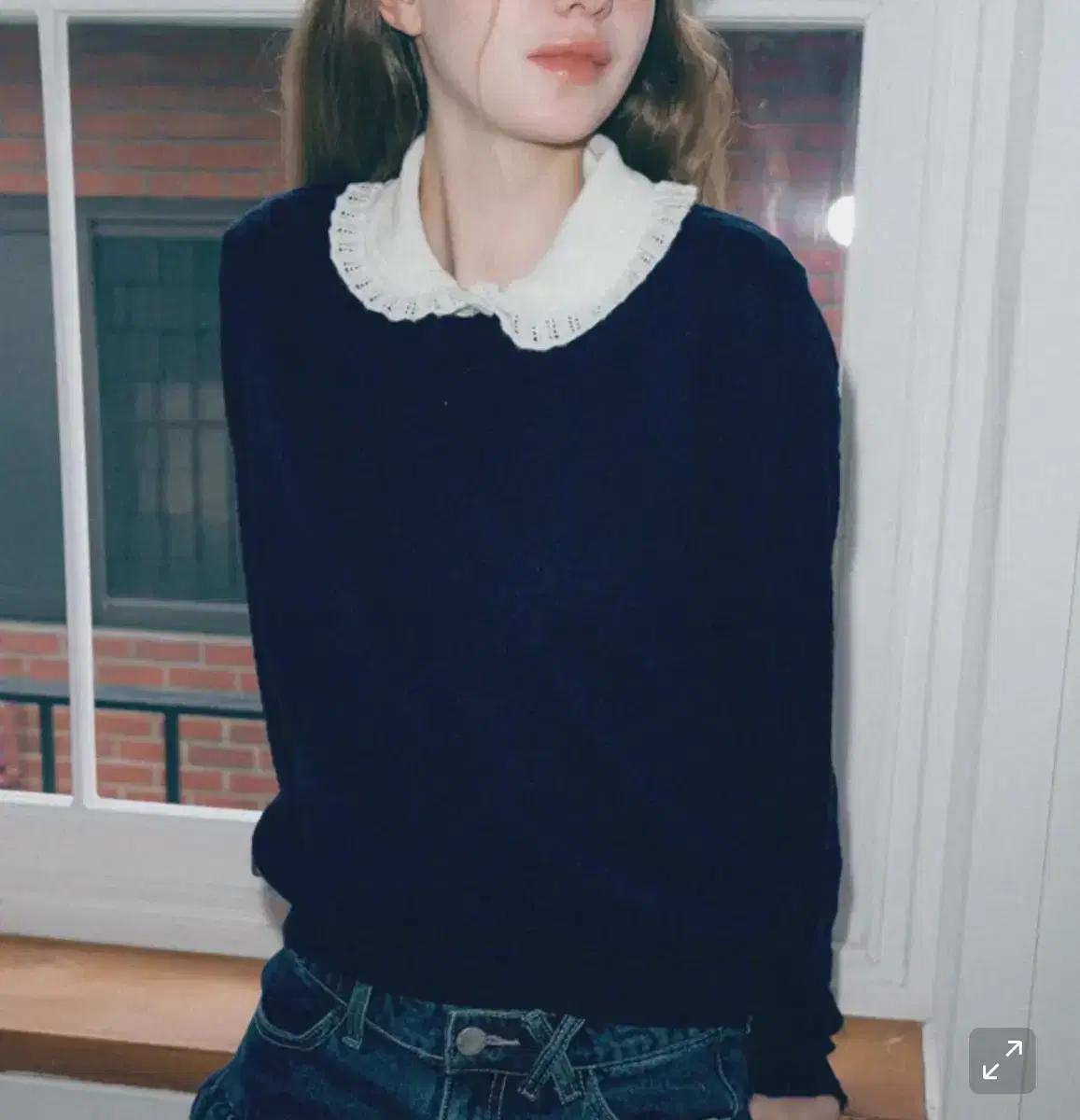 론론 네이비 레이스 카라 니트 새상품