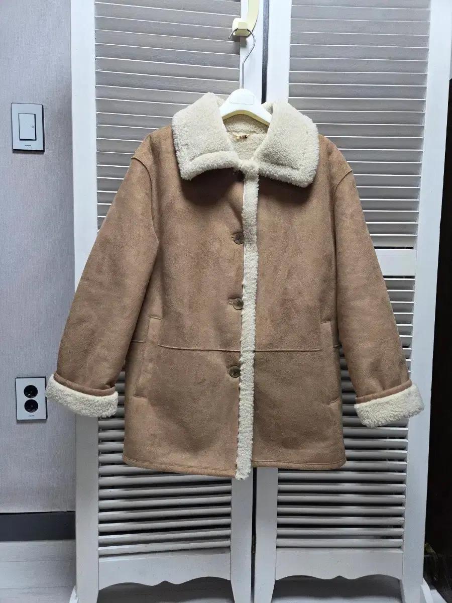 SJSJ 무스탕 자켓 2025년제품