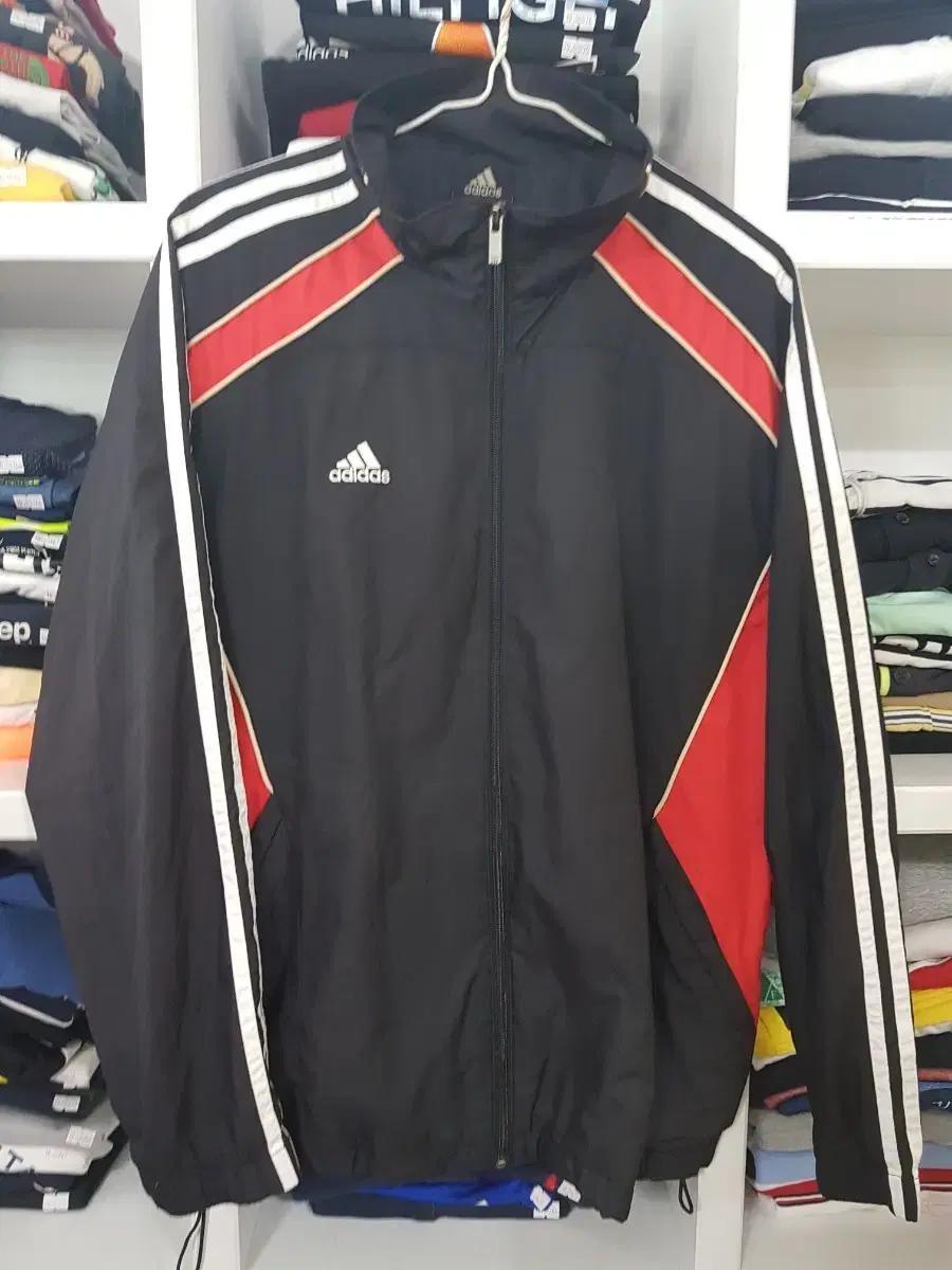 아디다스 블랙/레드 바람막이 자켓