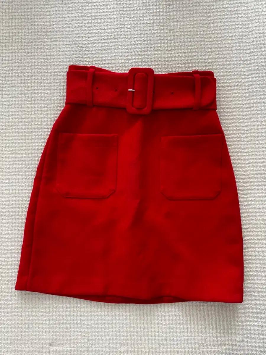 앤아더스토리즈 벨트 미니 스커트 크리스마스코디