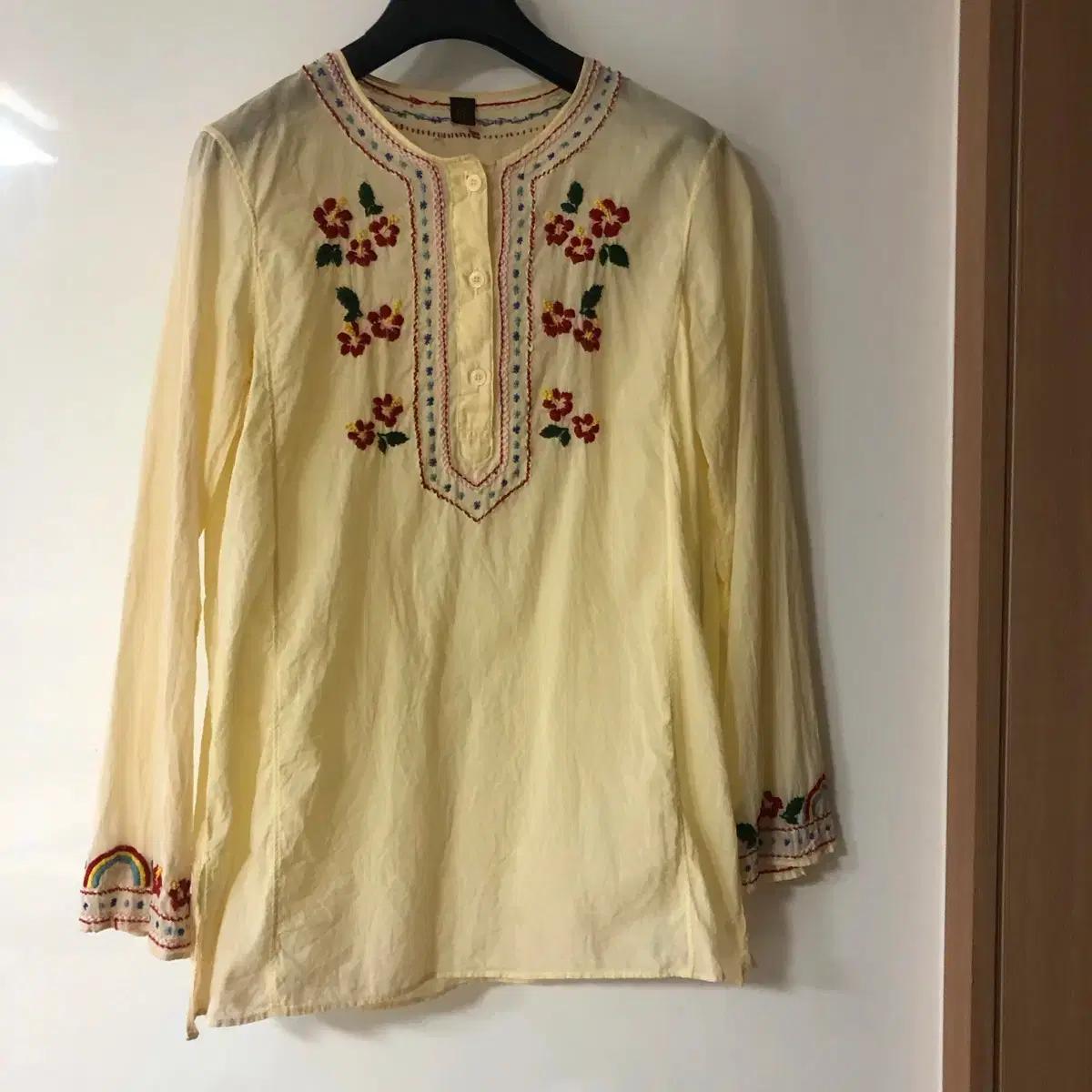 히스테릭글래머 플라워 자수 무지개 레인보우 블라우스 시스루 노카라 라운드