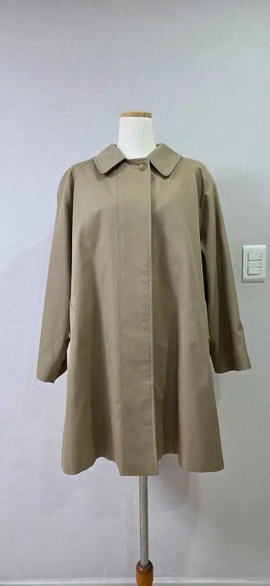 버버리 베이지색 여성 하프 트렌치코트