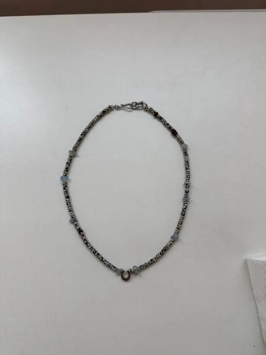 도하스 목걸이 (spotted horseshoe necklace)