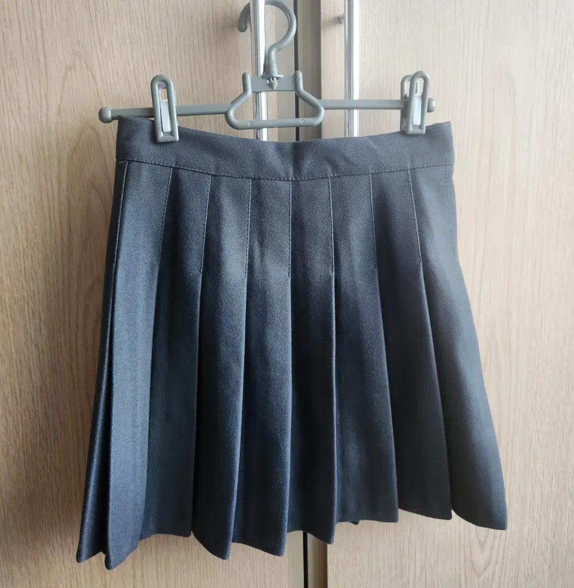 회색 플리츠 겨울 미니 스커트