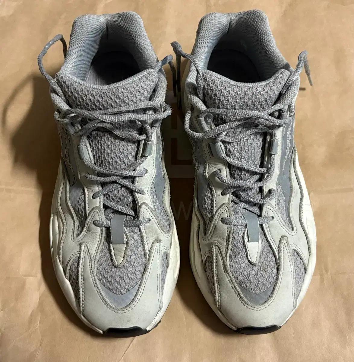 Yeezy 아디다스 이지부스트 700 스태틱 og / 295