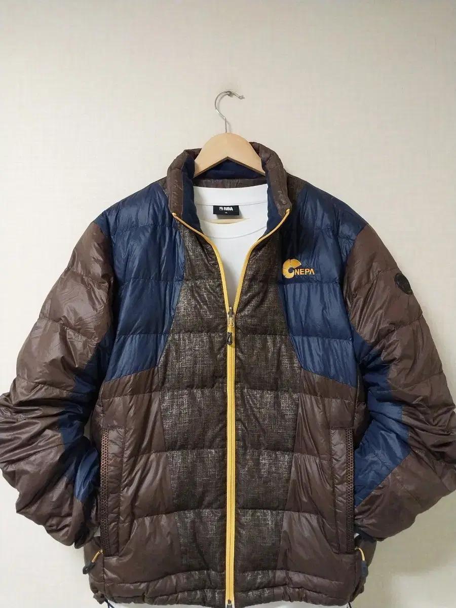 네파 구스다운 경량패딩 100 구스 90%10으로 가볍고 따뜻한. 패딩