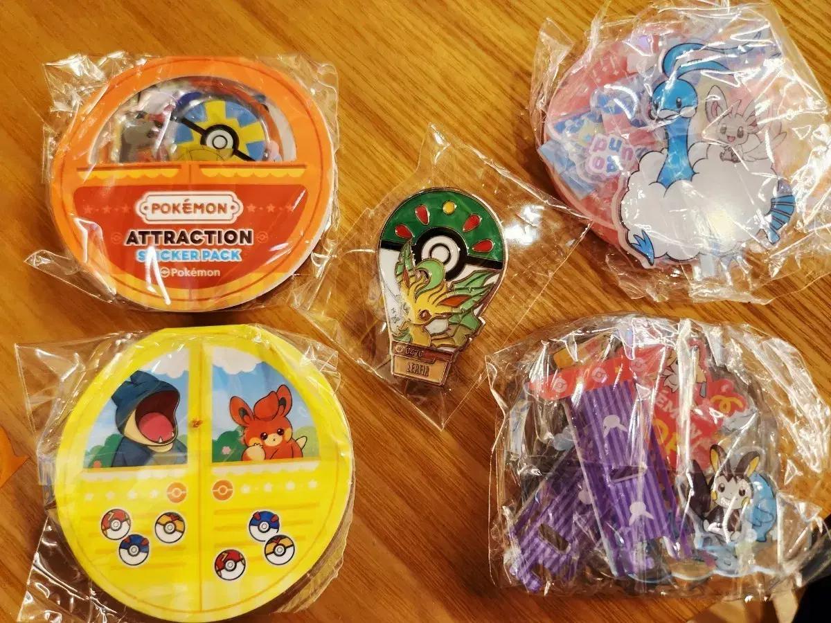 포켓몬 롯데월드 가챠 어트랙션 아크릴 스티커팩 풍선비행 뱃지 리피아