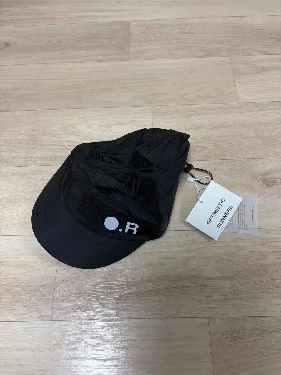 OPTIMISTIC RUNNERS 블랙 볼캡