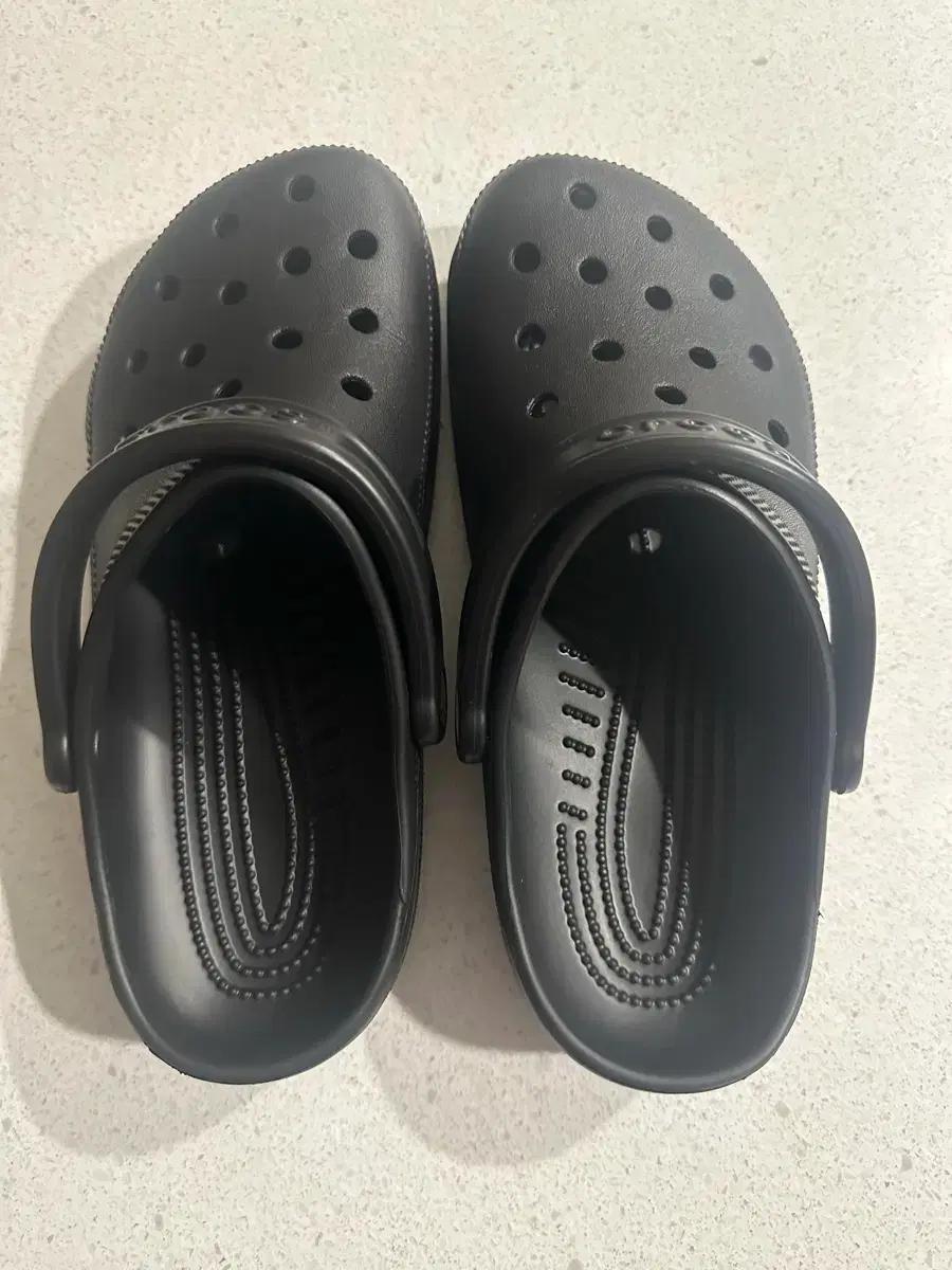 크록스 검정색 슬리퍼 샌들