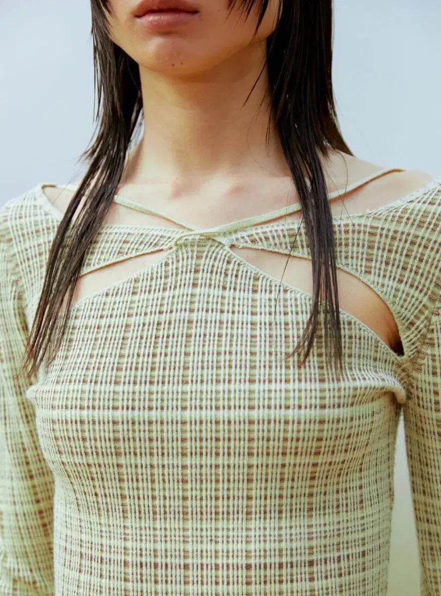 써틴먼스 hole strap knit top green