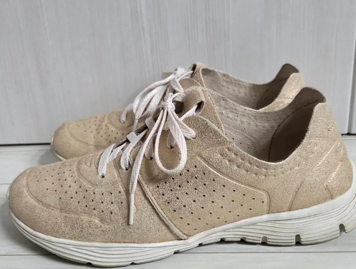 경량 스케쳐스 여성 스니커즈 245