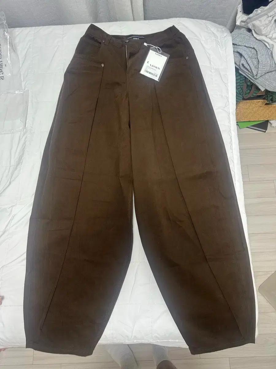 아이던워너셀 바지 (Soft Suede Twill Balloon Pant