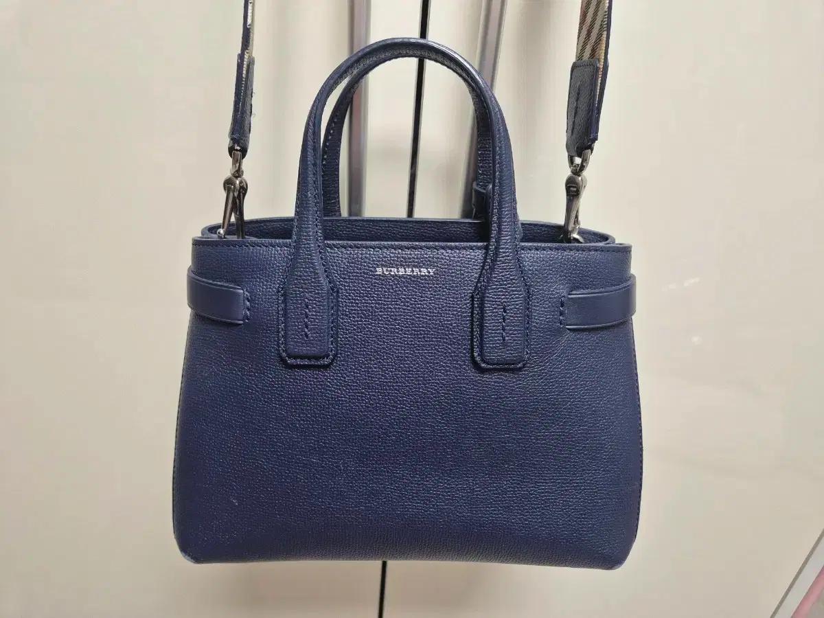 버버리 레더 탑 핸들백 네이비